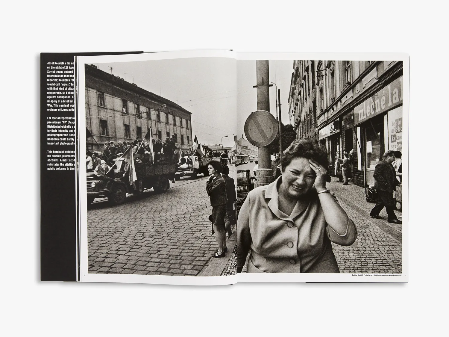 Thames & Hudson Invasion Prague 68 fotobog indbundet dokumentar