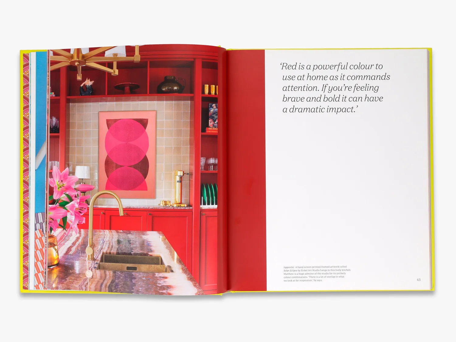 Thames & Hudson Living Bright interiørbog farver indbundet