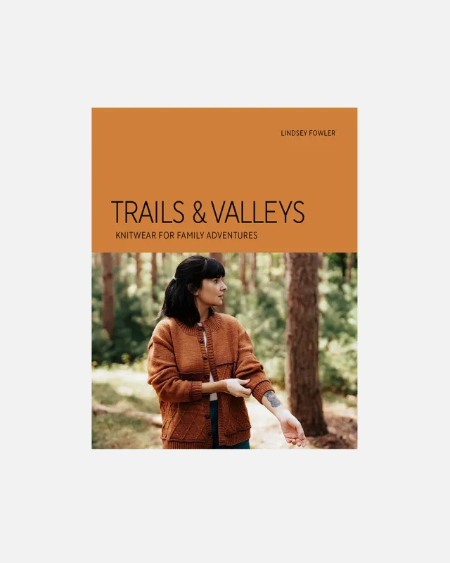 Tukubook Trails & Valleys strikkebog indbundet engelsk