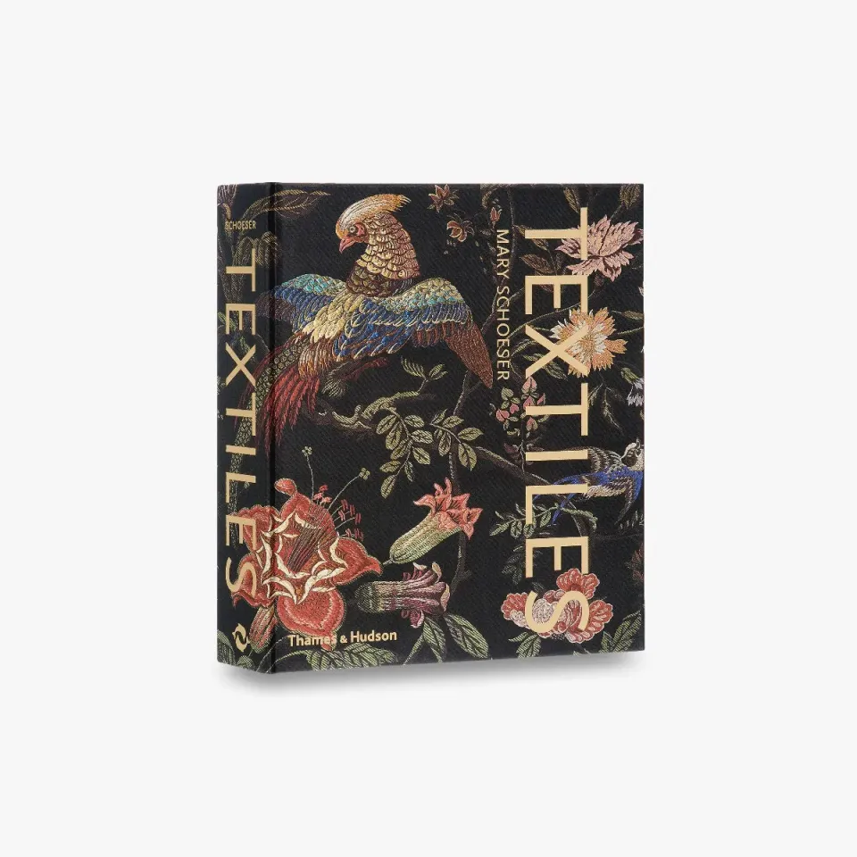 Thames & Hudson Textiles fagbog om tekstilkunst