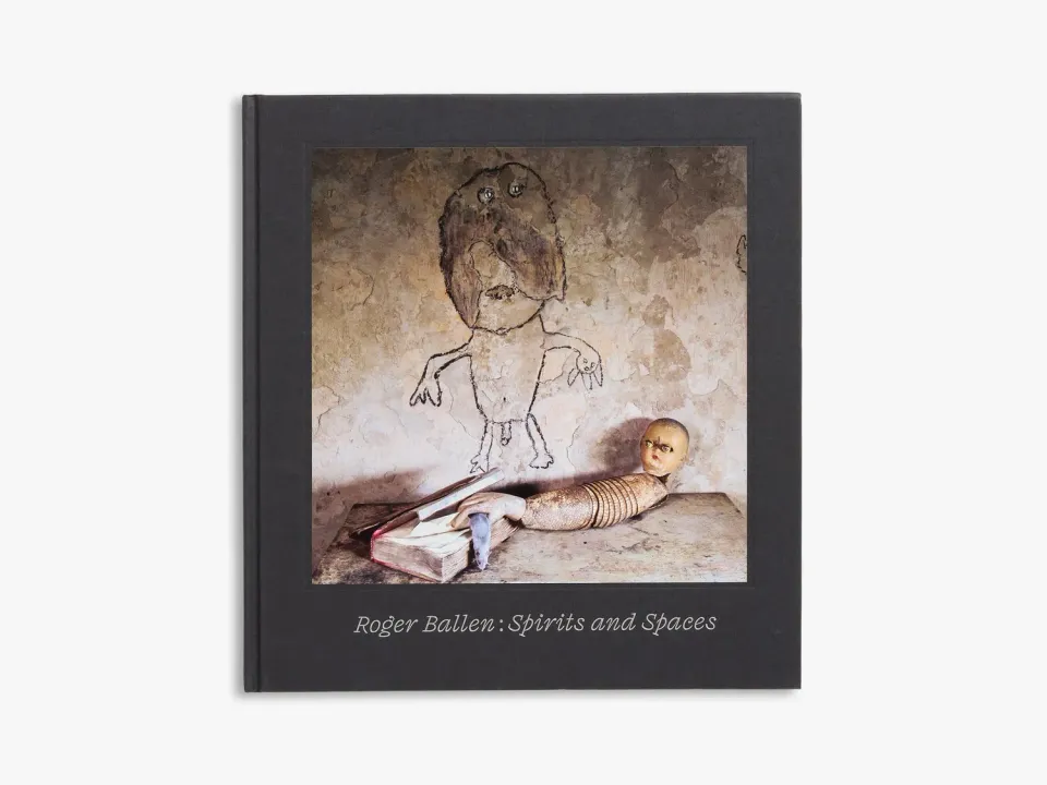 Thames & Hudson Roger Ballen Spirits Spaces fotobog farve