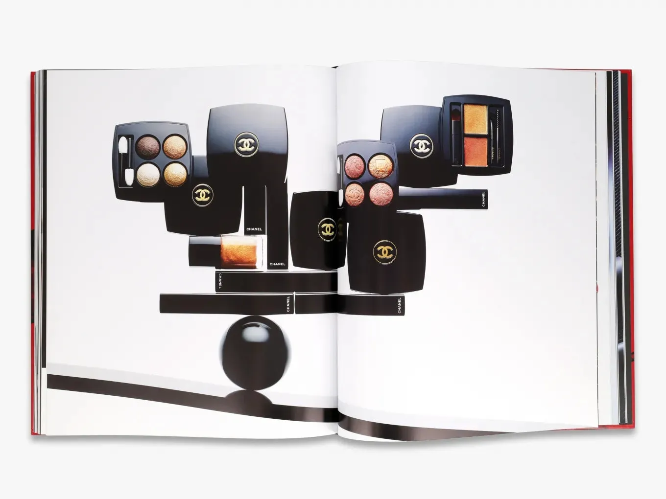 Thames & Hudson Chanel The Allure of Makeup bog – makeuphistorie