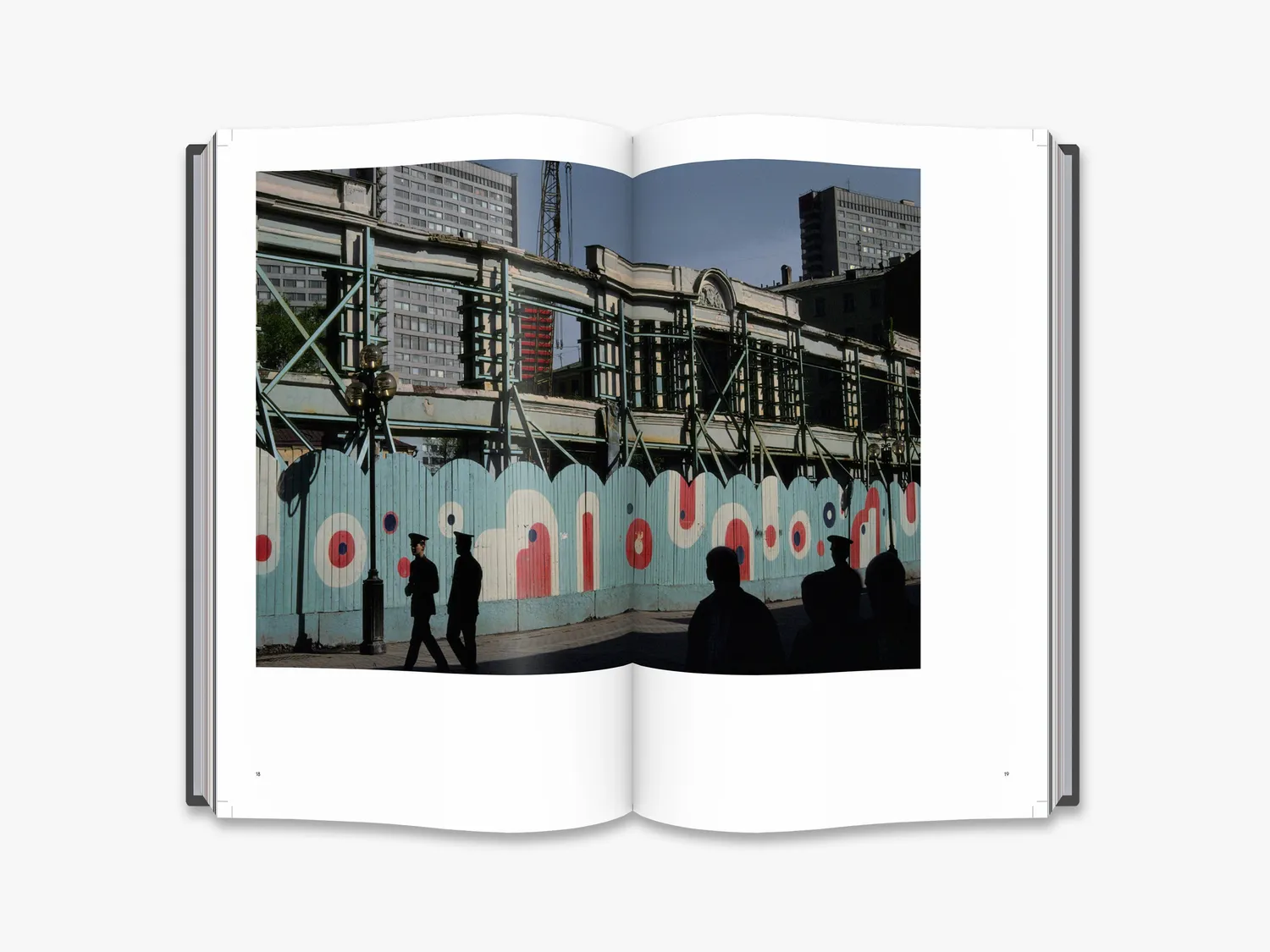 Thames & Hudson Harry Gruyaert East/West fotobog 2 bind