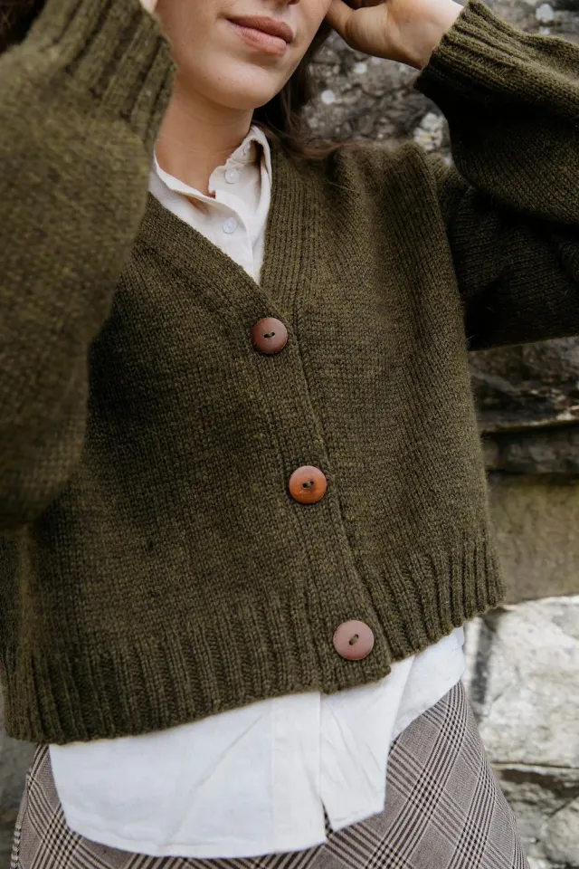 Laine Mosspath Cardigan strikkeopskrift PDF V-hals