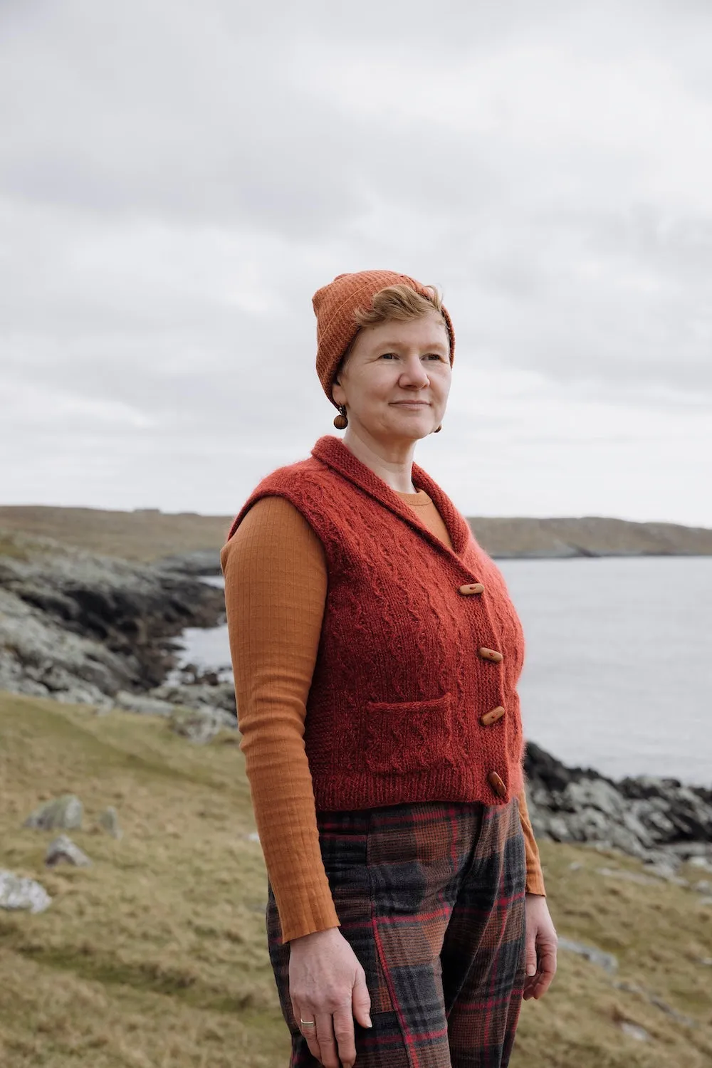 Laine Shetland Shades strikkebog indbundet engelsk veste