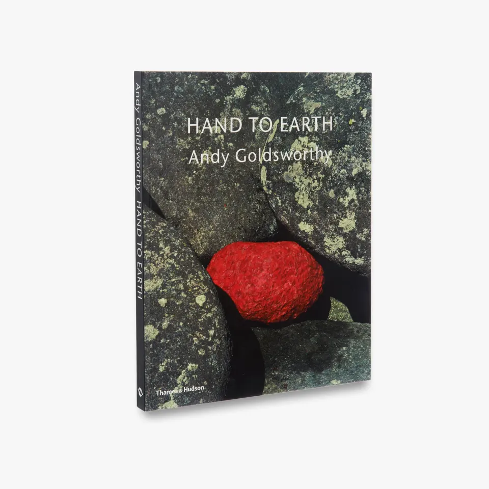 Thames & Hudson Hand to Earth Andy Goldsworthy bog illustreret