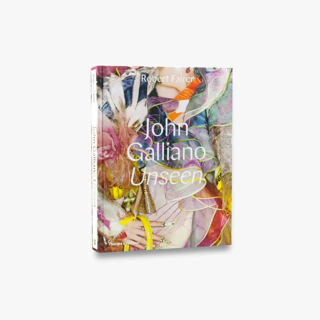 Thames & Hudson John Galliano: Unseen bog backstage modefoto