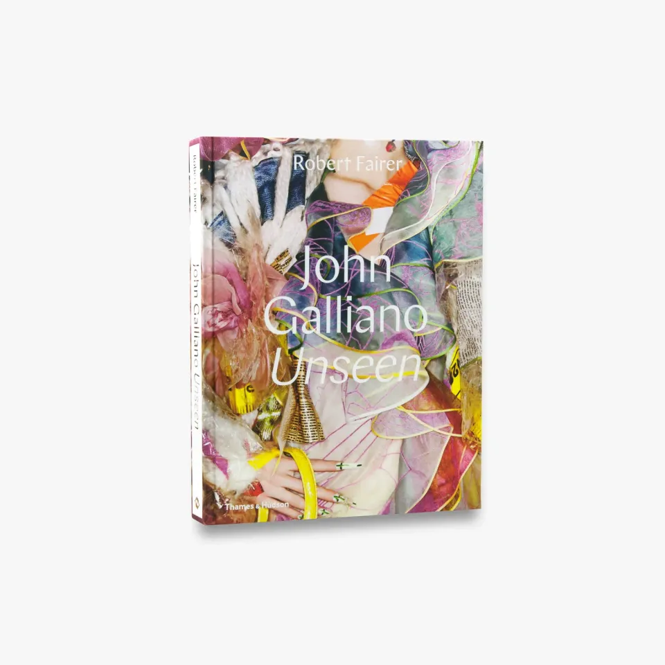 Thames & Hudson John Galliano: Unseen bog backstage modefoto