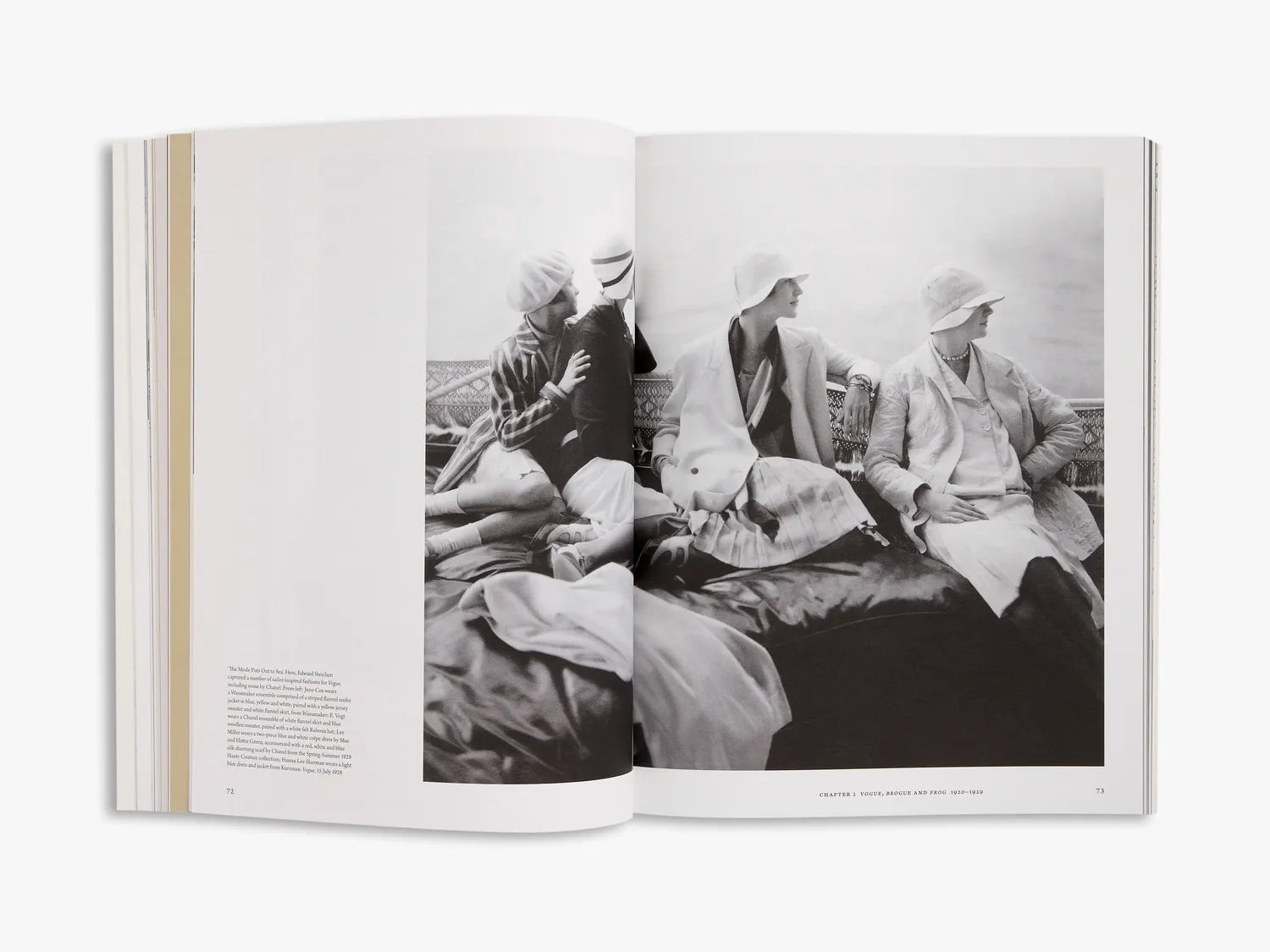 Thames & Hudson Chanel in Vogue bog 2 bind i kassette mode