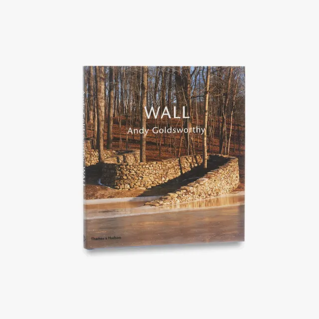 Thames & Hudson Wall Andy Goldsworthy bog stenmur