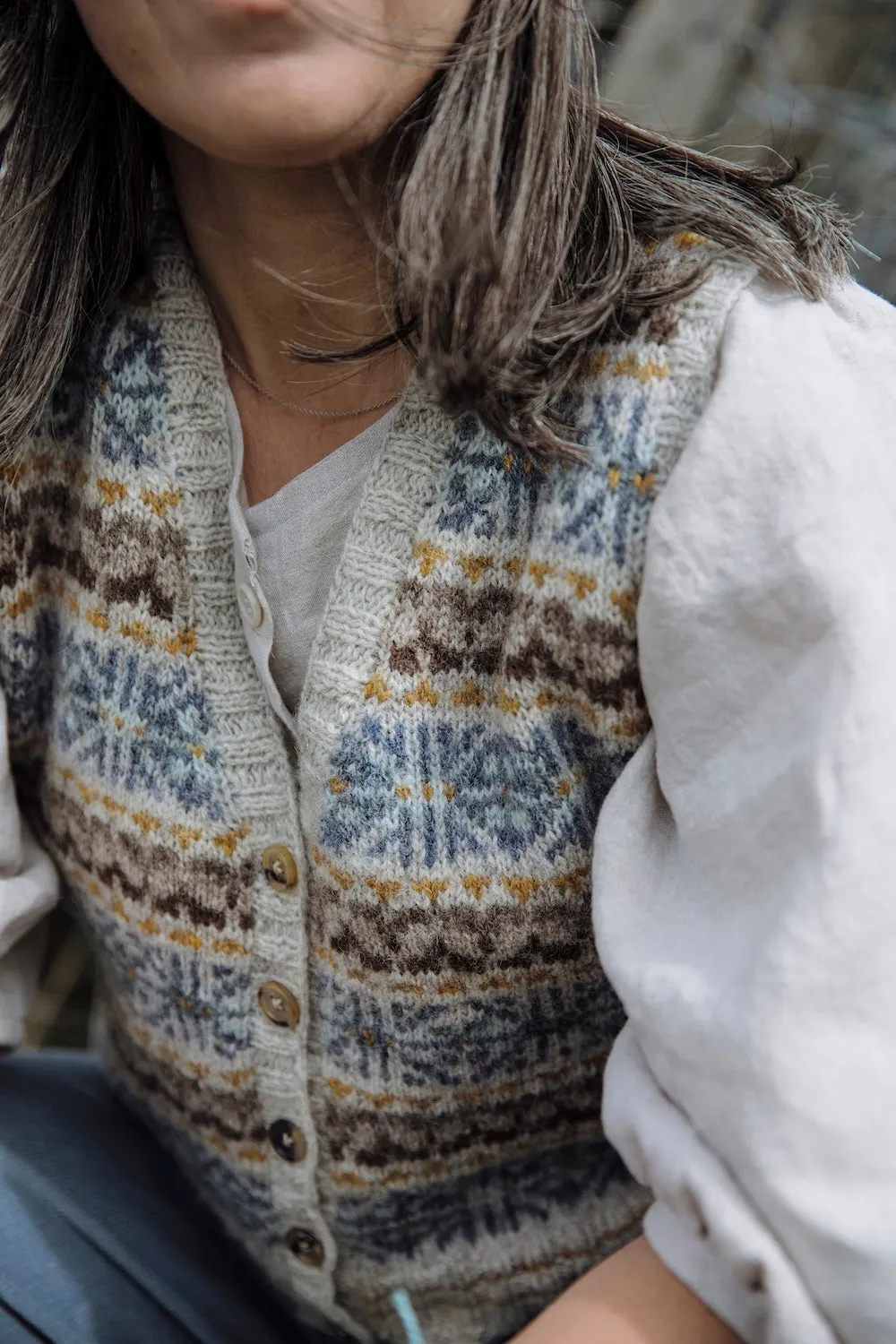 Laine Shetland Shades strikkebog indbundet engelsk veste