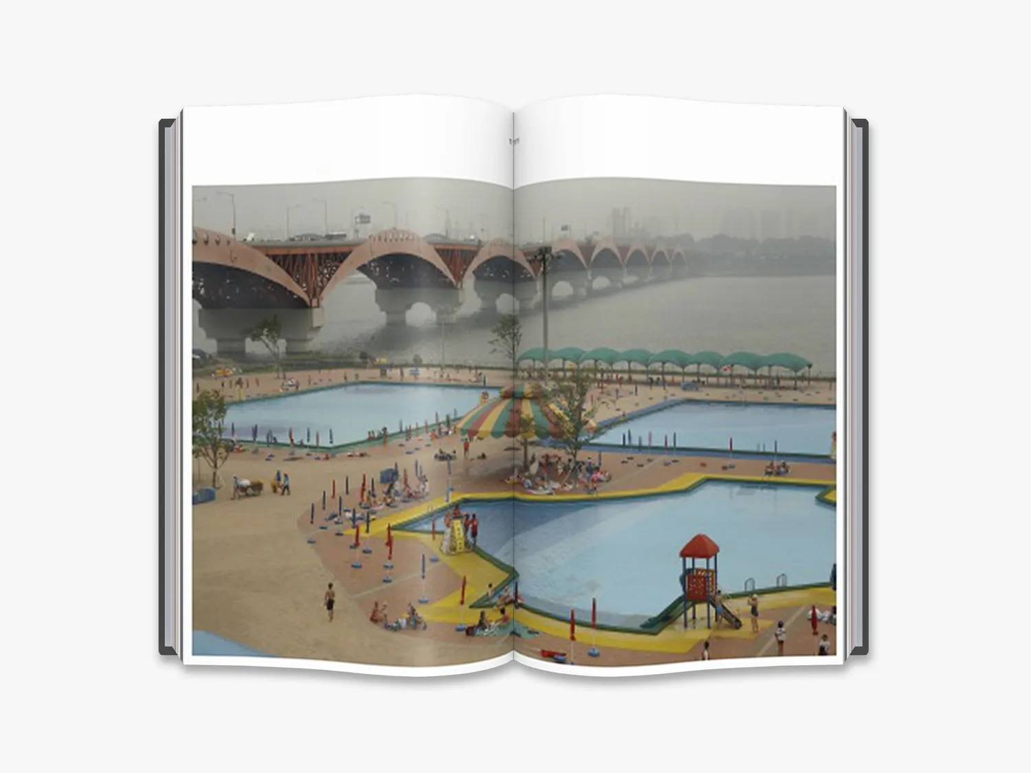 Thames & Hudson Harry Gruyaert Edges fotobog