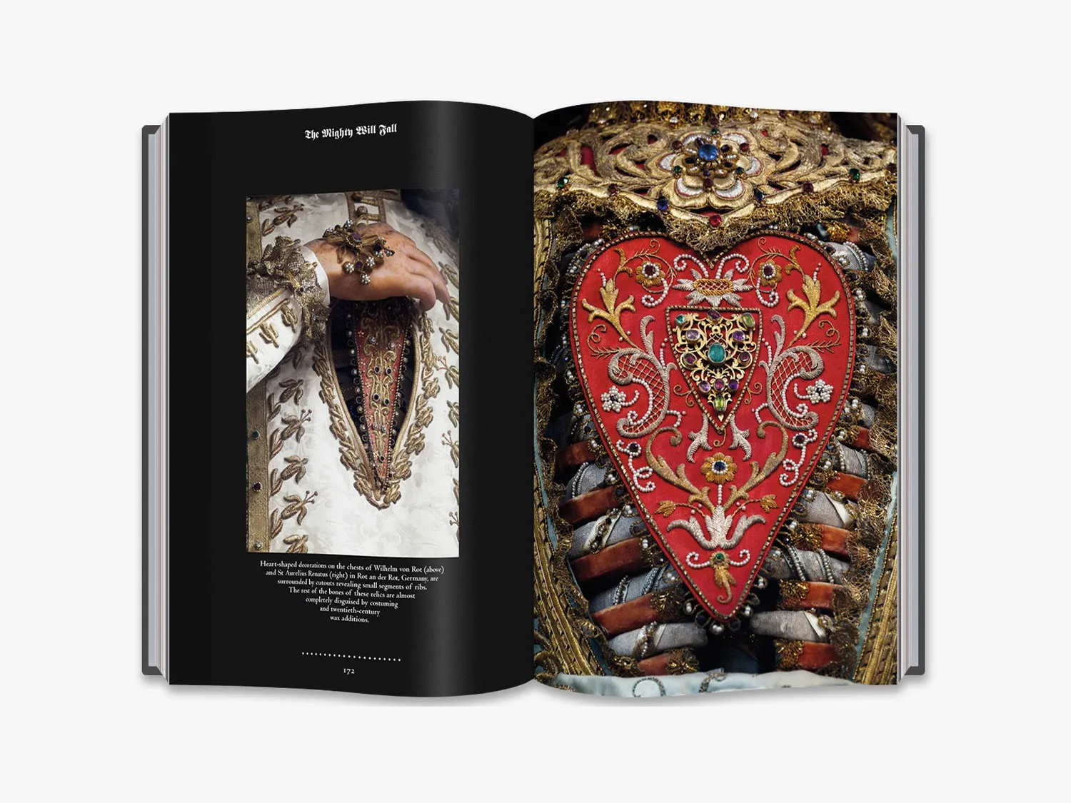 Thames & Hudson Heavenly Bodies fotobog relikvier