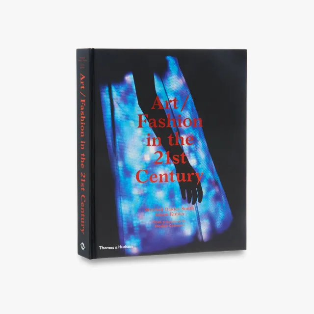 Thames & Hudson Art/Fashion in the 21st Century bog illustreret