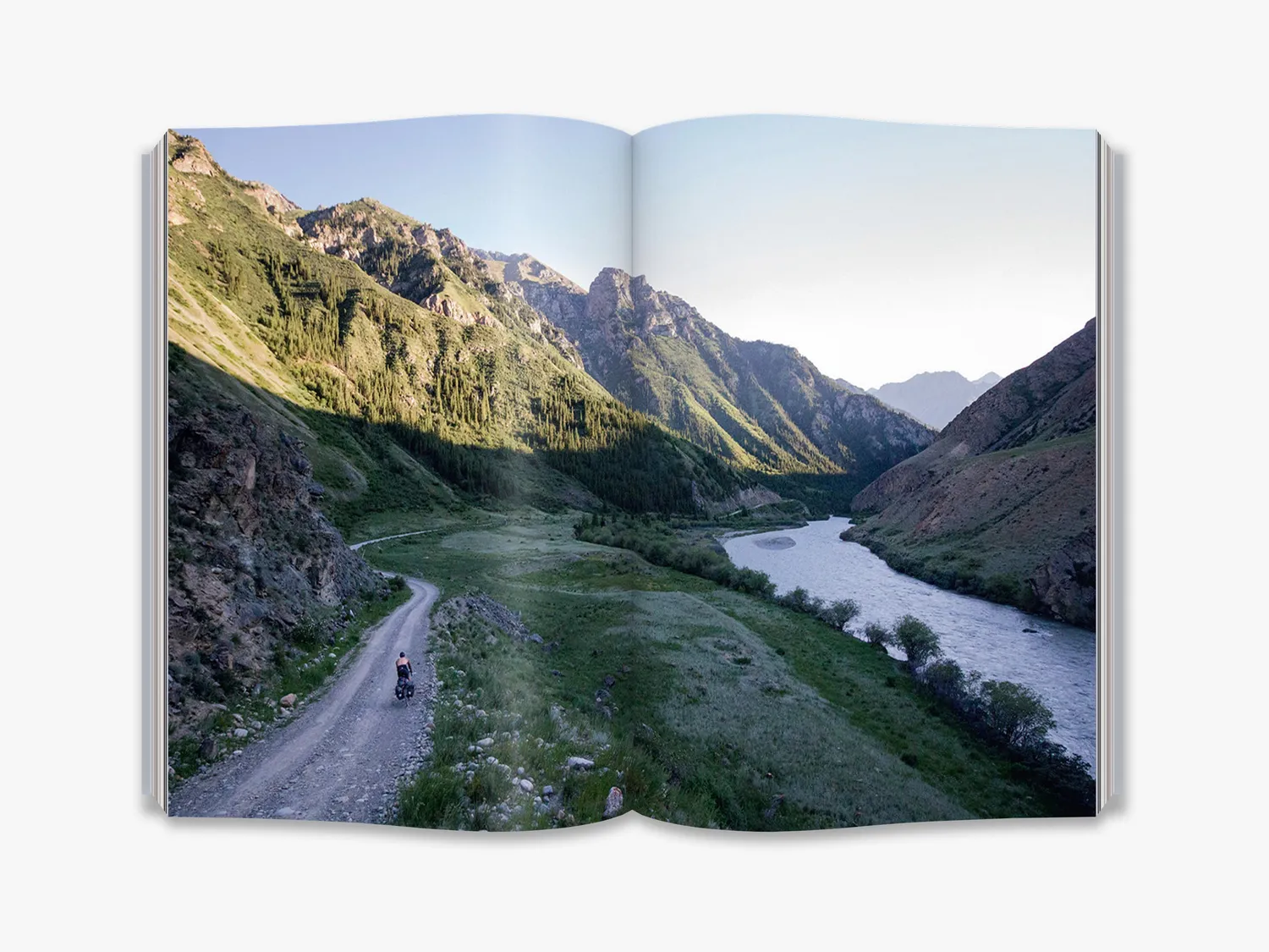 Thames & Hudson Escape by Bike bog om cykelrejse