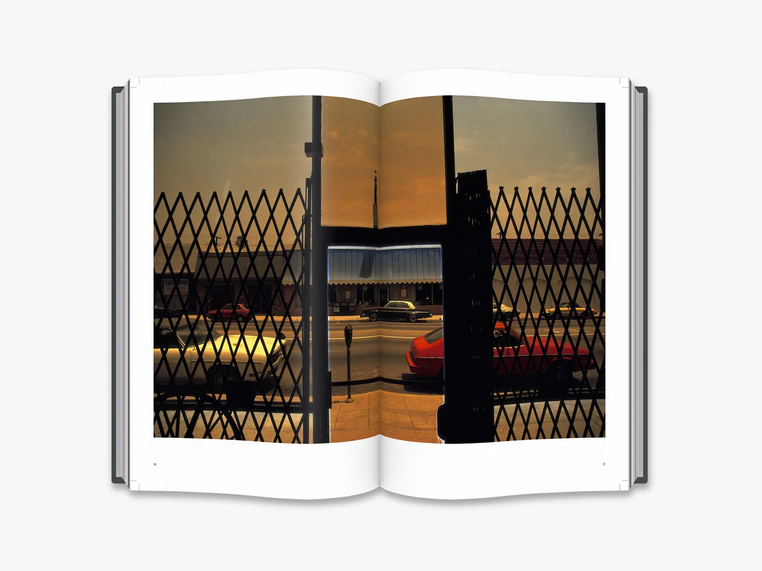 Thames & Hudson Harry Gruyaert East/West fotobog 2 bind