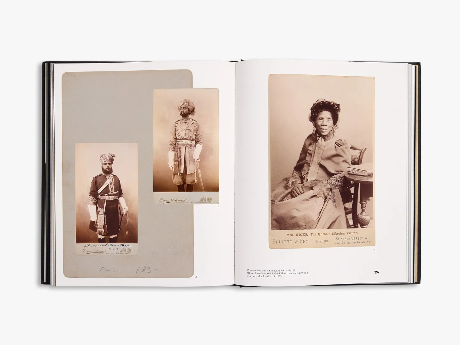 Thames & Hudson Black Chronicles bog om fotografi