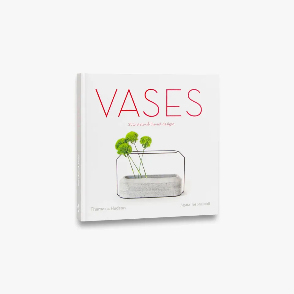 Thames & Hudson Vases bog Agata Toromanoff design