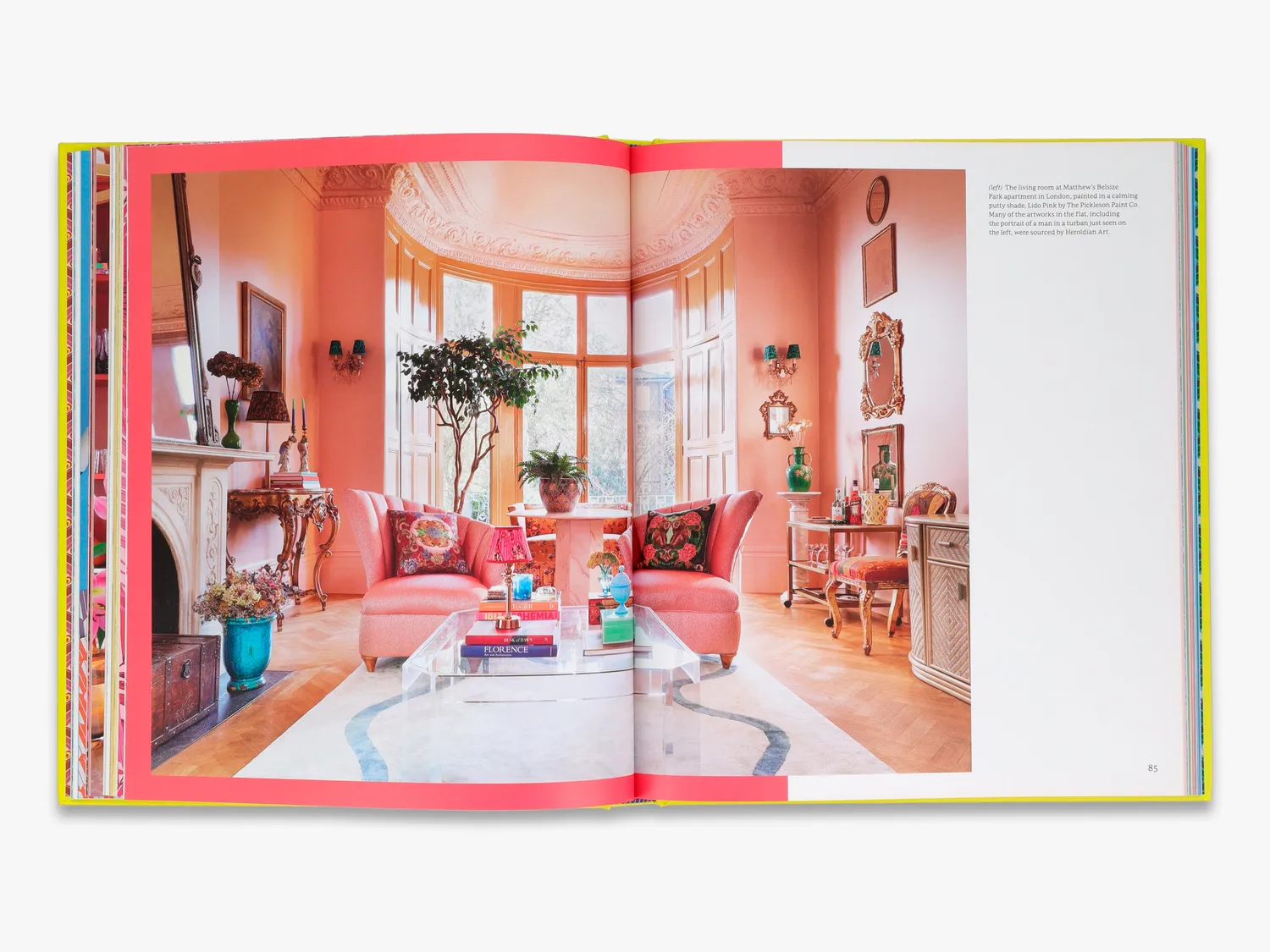 Thames & Hudson Living Bright signeret bog interiør