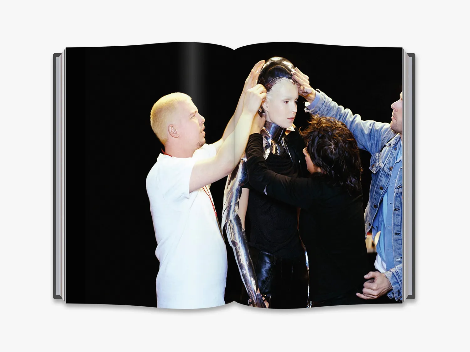 Thames & Hudson Alexander McQueen Unseen modebog