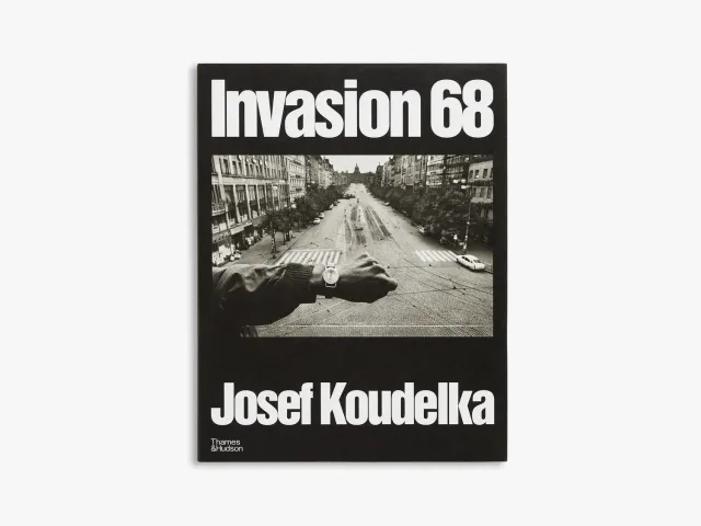 Thames & Hudson Invasion Prague 68 fotobog indbundet dokumentar