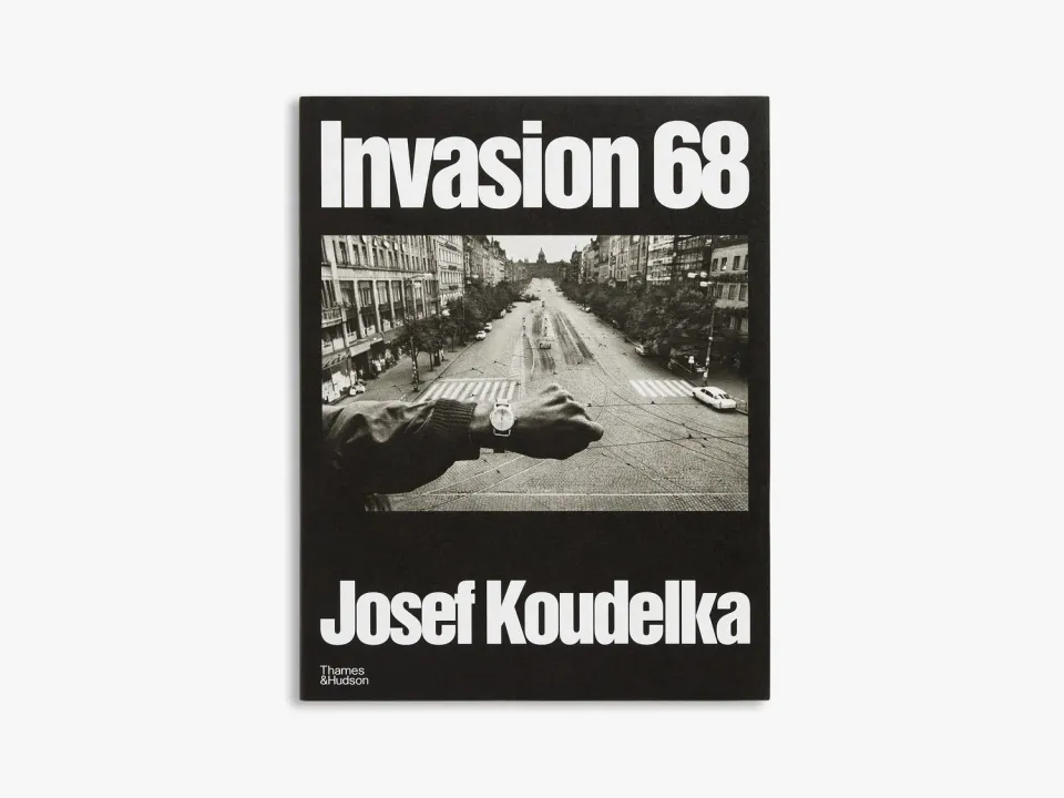 Thames & Hudson Invasion Prague 68 fotobog indbundet dokumentar