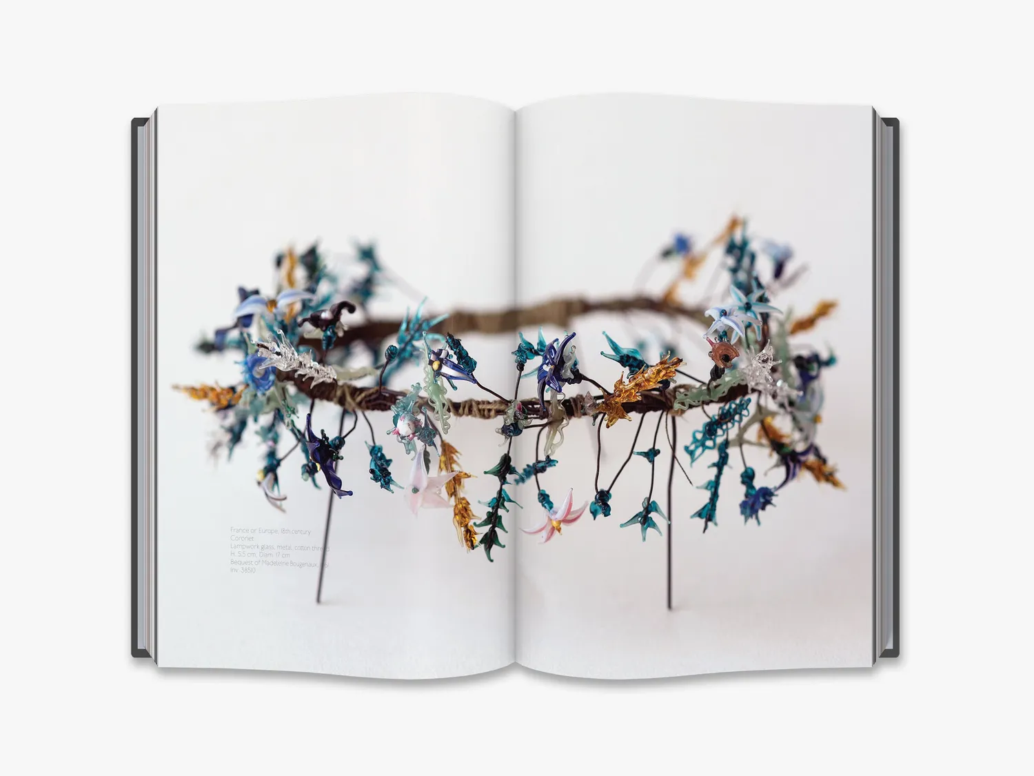 Thames & Hudson Flora bog blomstersmykker illustreret