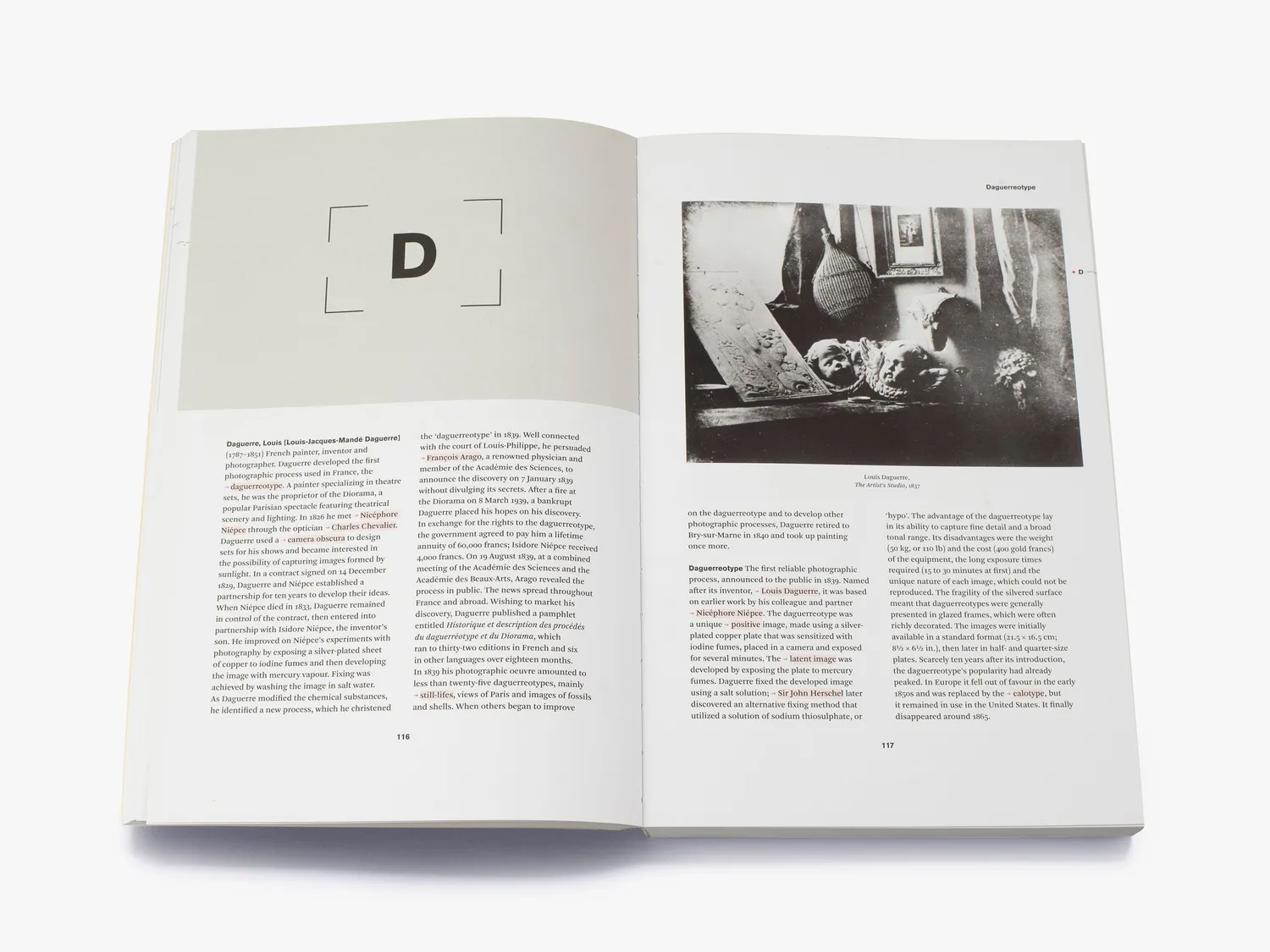 Thames & Hudson Dictionary of Photography fagbog illustreret opslagsværk