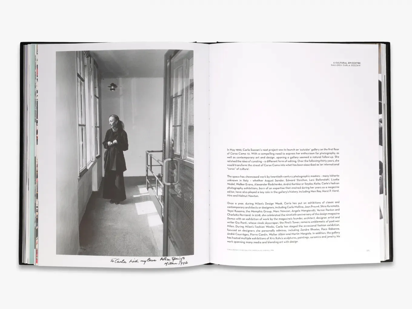 Thames & Hudson Carla Sozzani biografi modebog illustreret