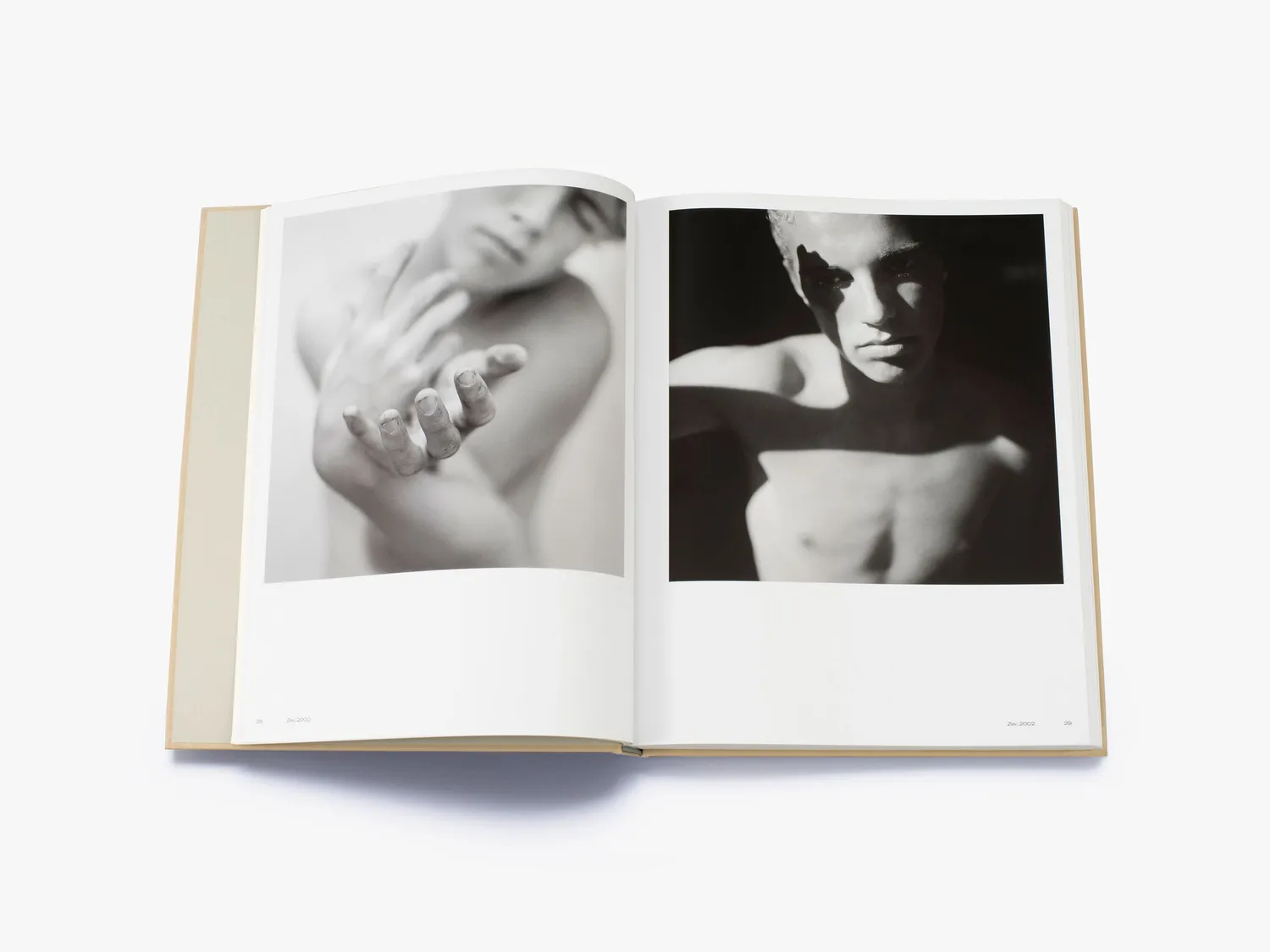 Thames & Hudson Mona Kuhn Works fotobog nøgenstudie