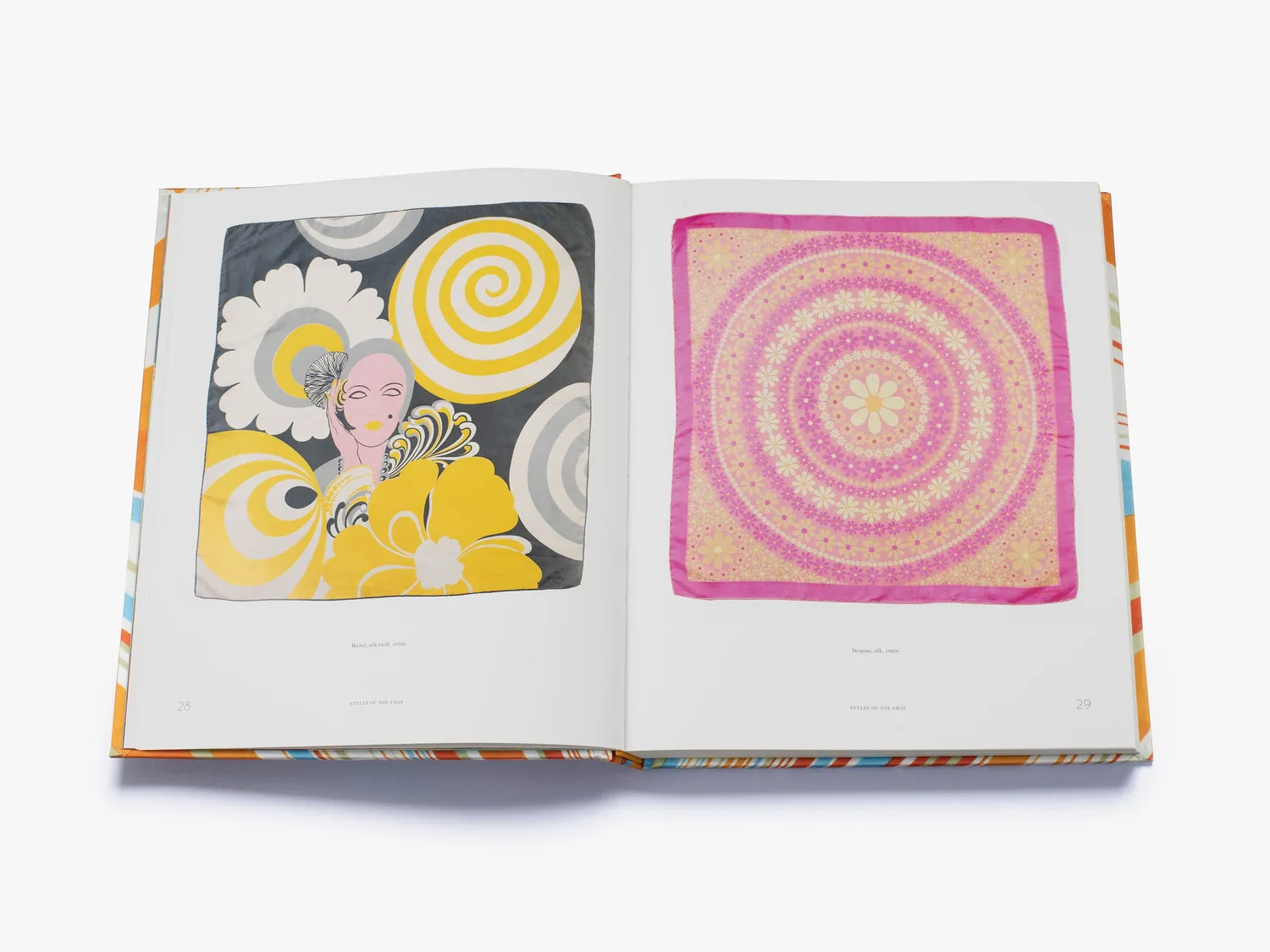Thames & Hudson Scarves bog modetørklæder designere