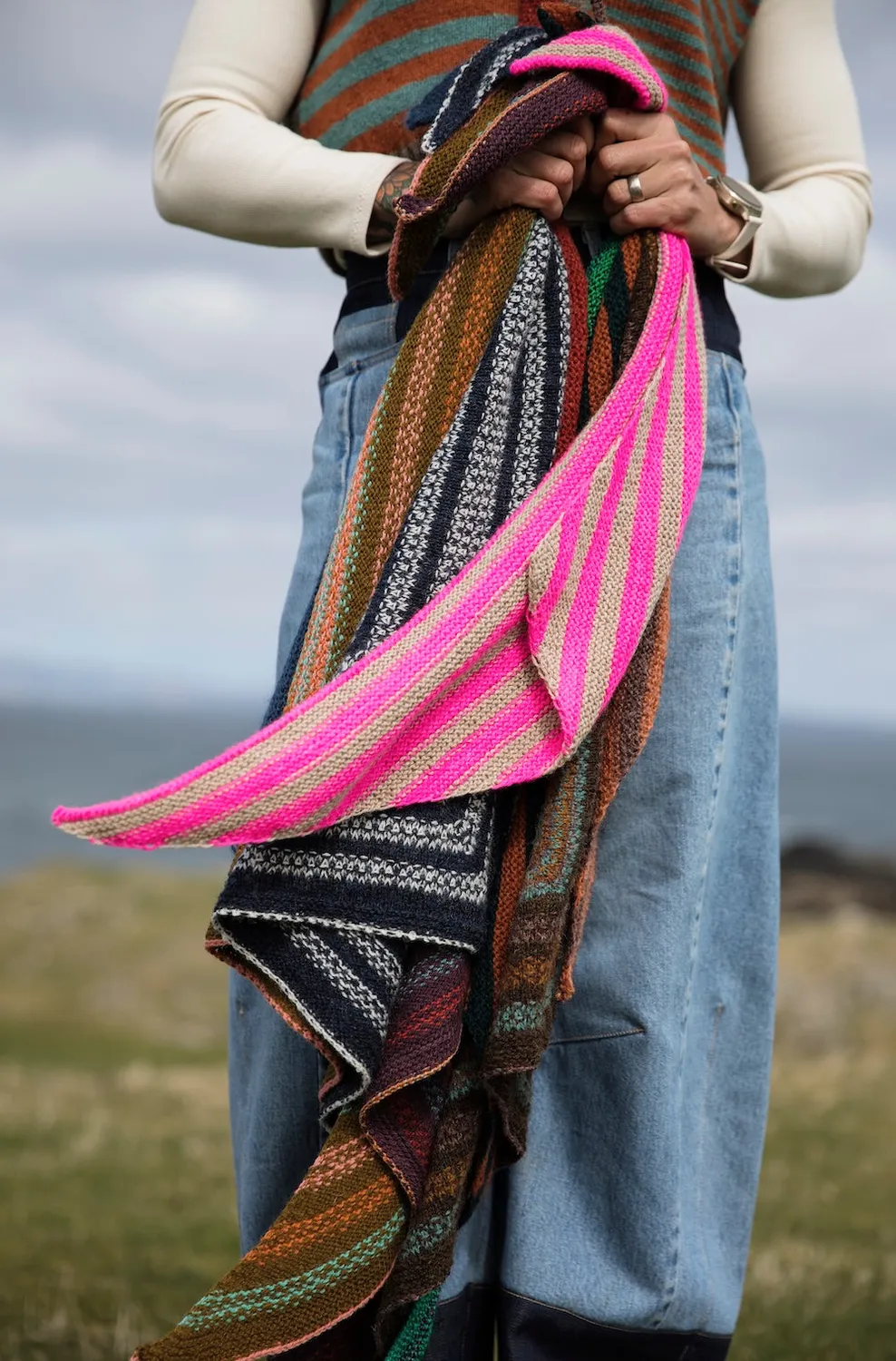 Laine Shetland Shades strikkebog indbundet engelsk veste