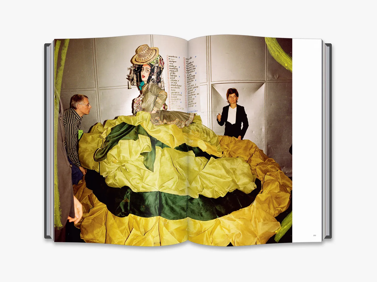 Thames & Hudson John Galliano: Unseen bog backstage modefoto