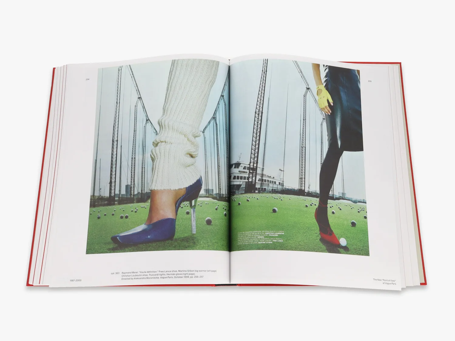 Thames & Hudson Vogue Paris 100 Years modebog illustreret