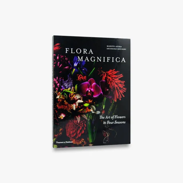 Thames & Hudson Flora Magnifica fotobog – blomster i årstider