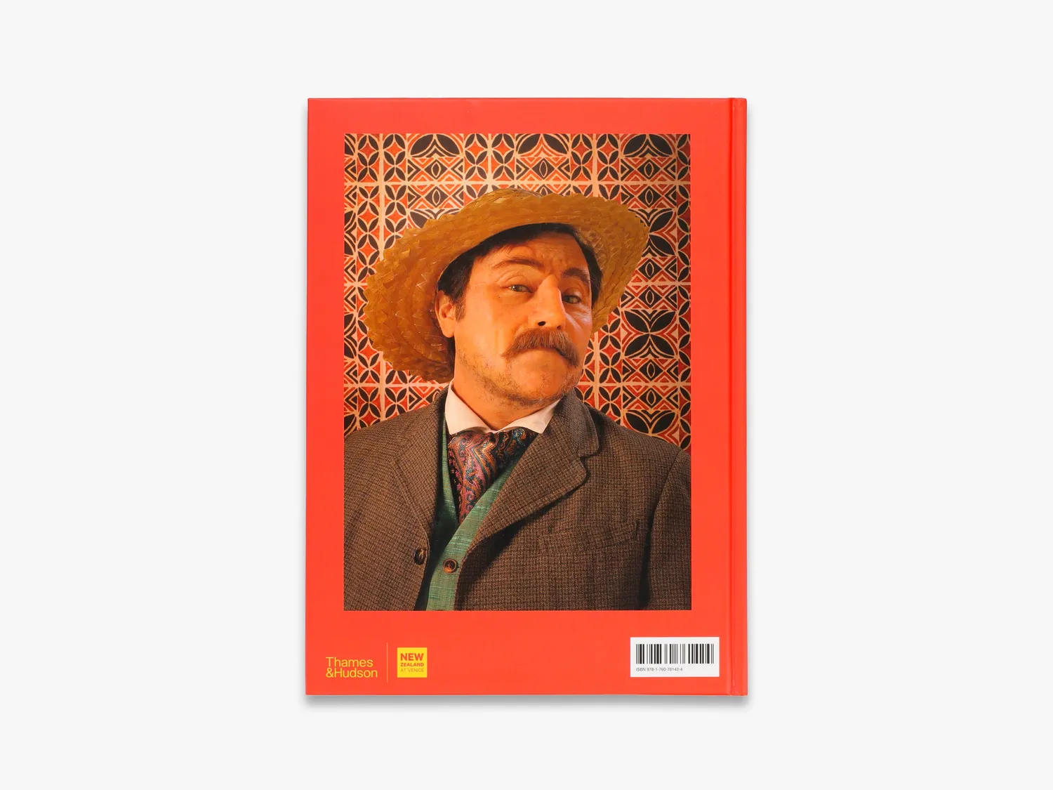 Thames & Hudson Paradise Camp Yuki Kihara bog