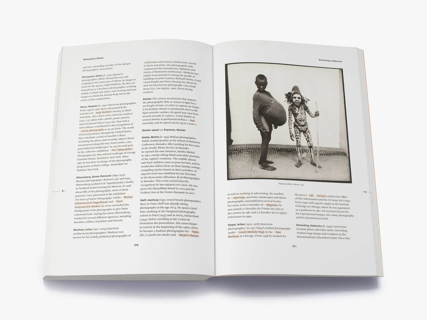 Thames & Hudson Dictionary of Photography fagbog illustreret opslagsværk