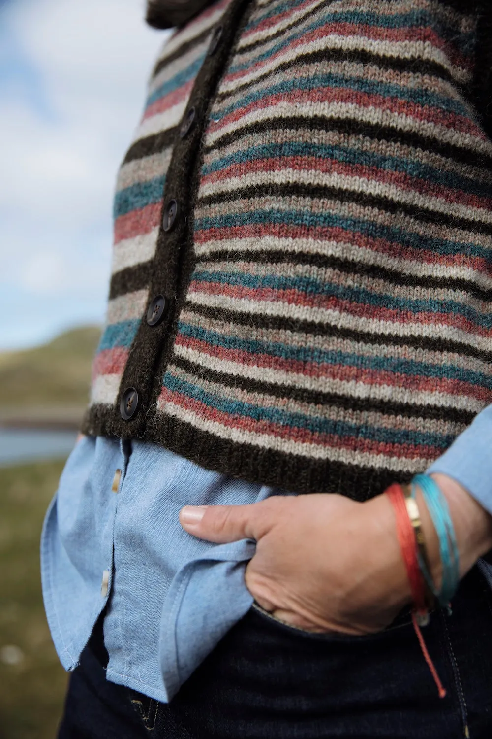 Laine Shetland Shades strikkebog indbundet engelsk veste