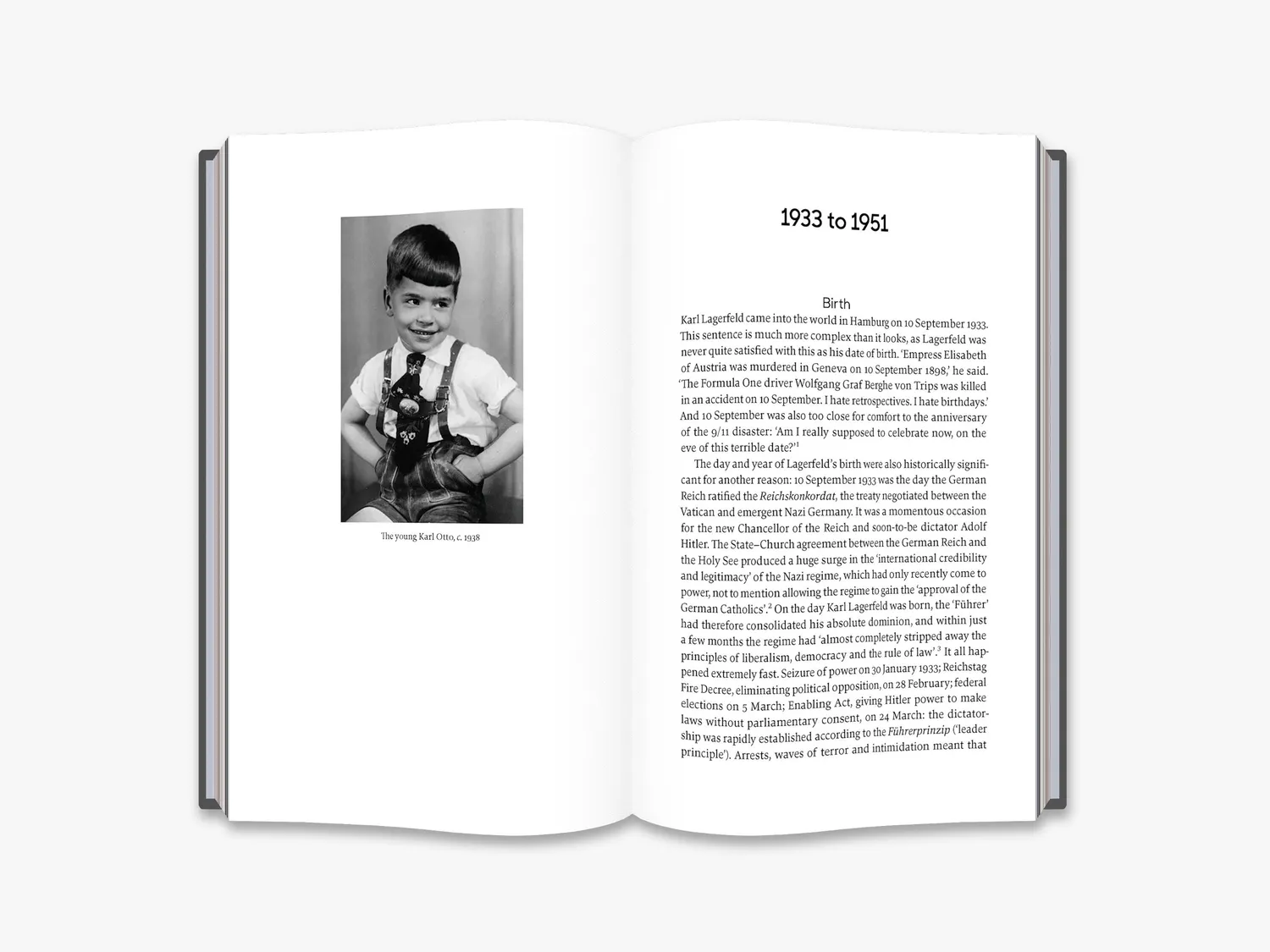 Thames & Hudson Karl Lagerfeld A Life in Fashion biografi