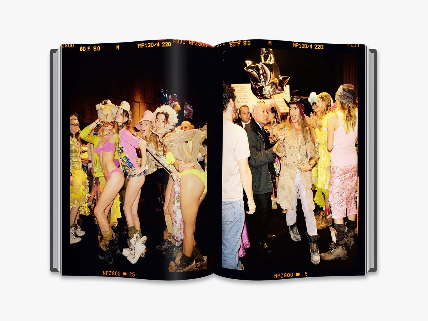 Thames & Hudson John Galliano: Unseen bog backstage modefoto