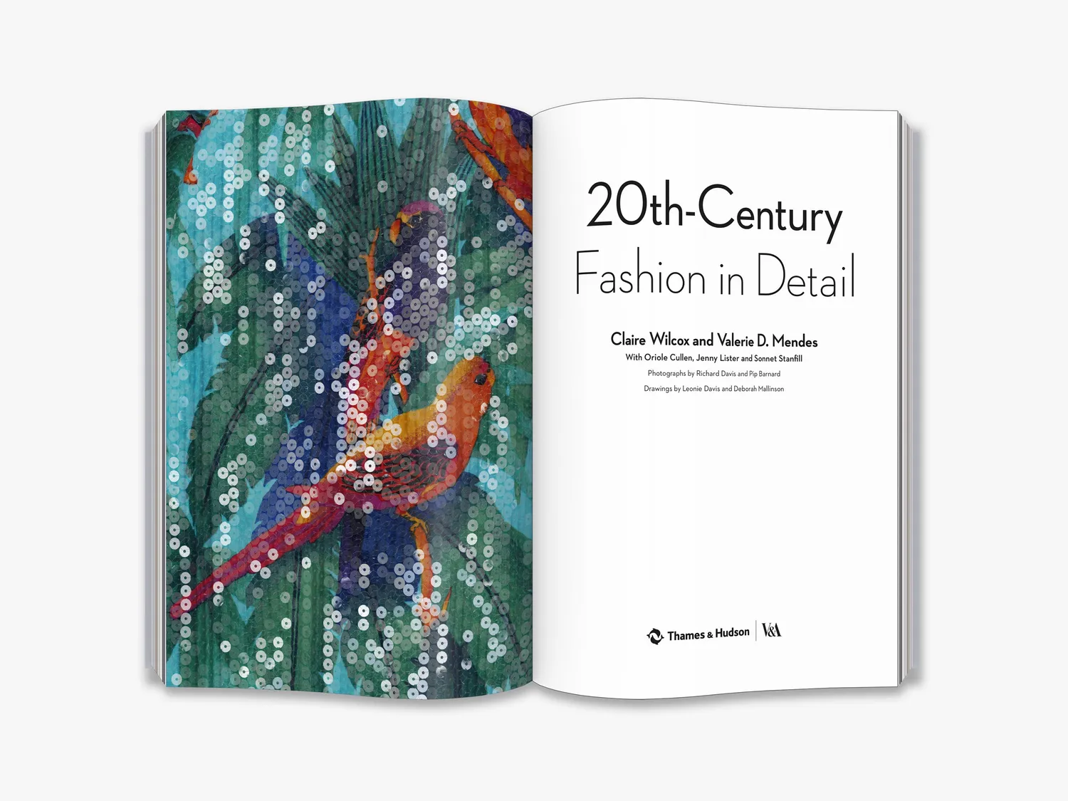 Thames & Hudson In Detail 20th-Century Fashion in Detail fagbog illustreret