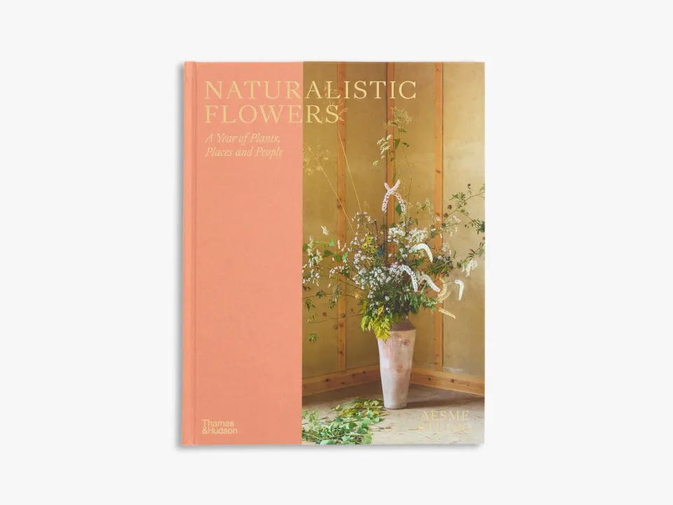 Thames & Hudson Naturalistic Flowers blomsterbog sæson