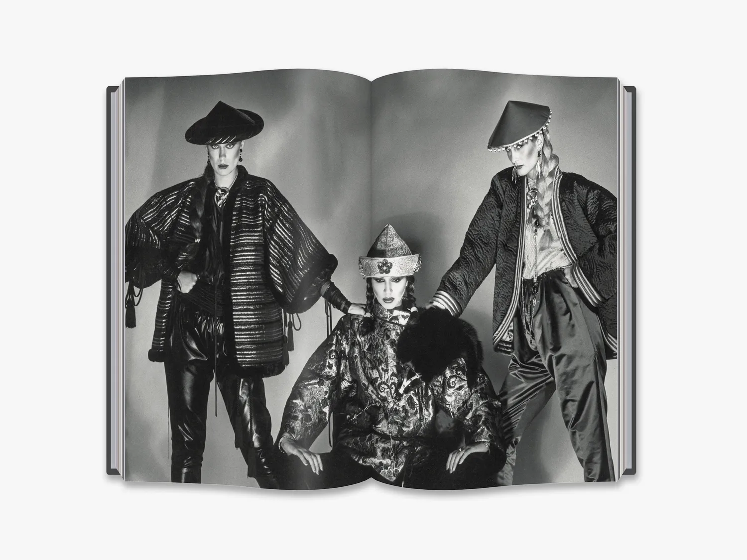Thames & Hudson Yves Saint Laurent bog Dreams Orient
